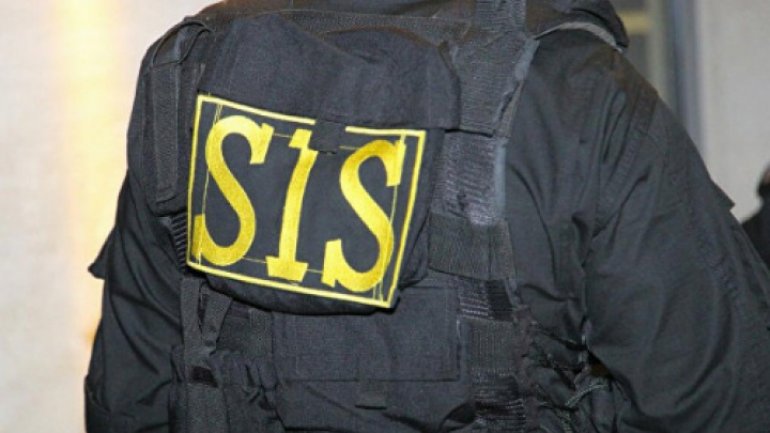 Suspected Terrorist arrested by SIS officers at Sculeni border