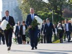 National Language Day: Officials deposit flowers at Ştefan cel Mare monument (video/photos)