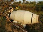 Cement truck crash tree and overturn, driver dead (PHOTO)