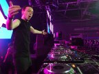 Fan bestowed gift to Andrew Rayel after Independence Day concert