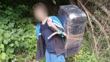 Cigarettes smuggling: Teen boy was detained by border police (photos)