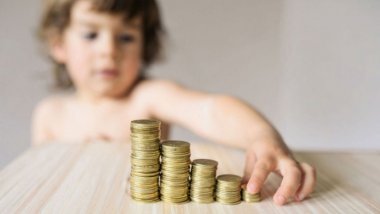 Online request for paternal compensation available in Moldova