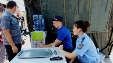 Thousands of people escape sun in tents installed across Moldova 