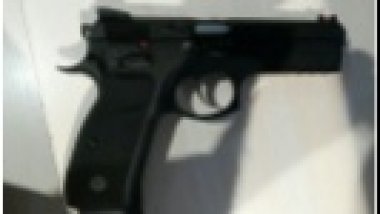 Gun and munitions carried by Romanian, detected at Moldova's border