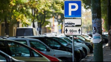 Sidewalks near Chisinau Emergency Hospital, turned into parking lots
