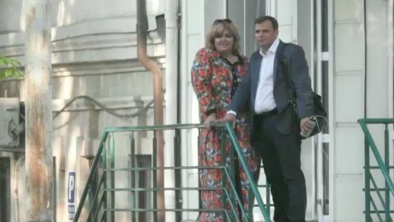 Aliona Mandatii admitted to owe money to her business partner