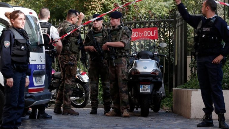 Car Slams Into Soldiers in Paris Suburb