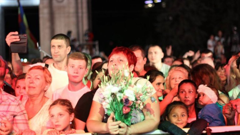 Over 100,000 spectators overwhelmed by unprecedented music concert in Chisinau center (Photos)