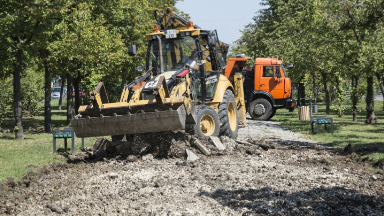 Ciocana welcomes renovated street by October  (Photoreport)