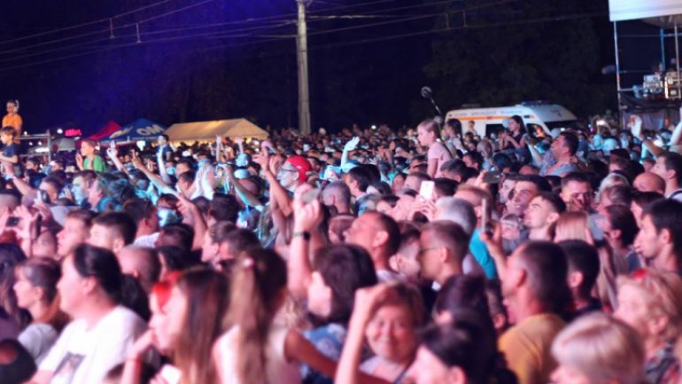 Over 100,000 spectators overwhelmed by unprecedented music concert in Chisinau center (Photos)