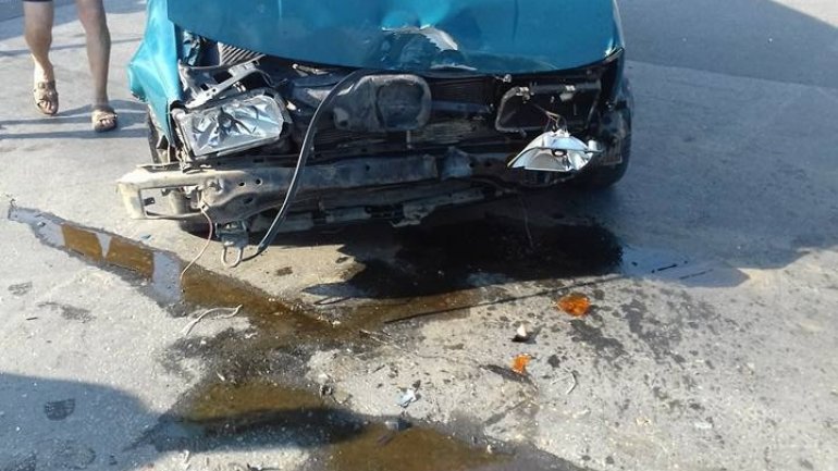 Crash and overturn - Two cars collide violently in Chisinau  