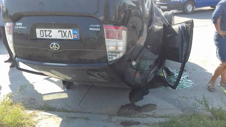 Crash and overturn - Two cars collide violently in Chisinau  