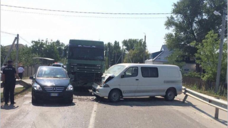 GRAVE accident in Hânceşti. Front collision of two cars, one urgently hospitalized