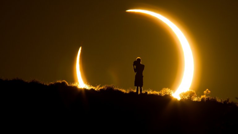 Solar Eclipse Live: America prepares for extraordinary spectacle