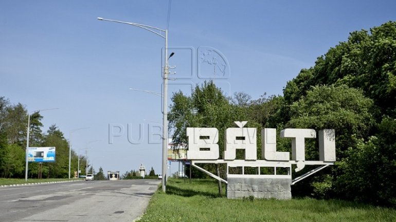 Dangers on streets of Balti. Road markings remain visible in few weeks 