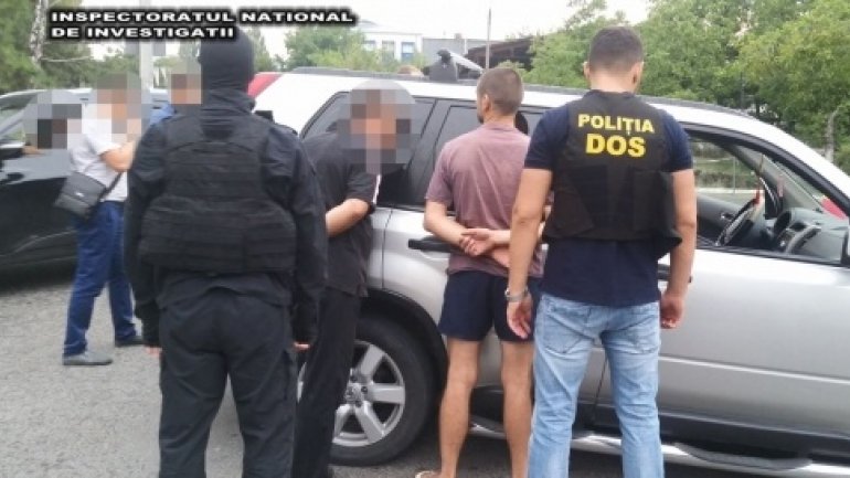 Two men detained in Chisinau for extorting 50.000 lei