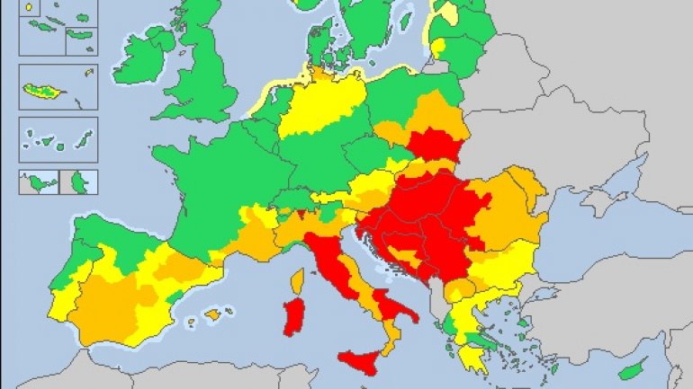 Extreme heat warnings issued in Europe as temperatures pass 40C