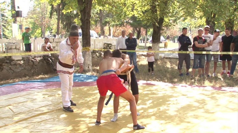 Ialoveni commemorates National Language Day through wrestling matches