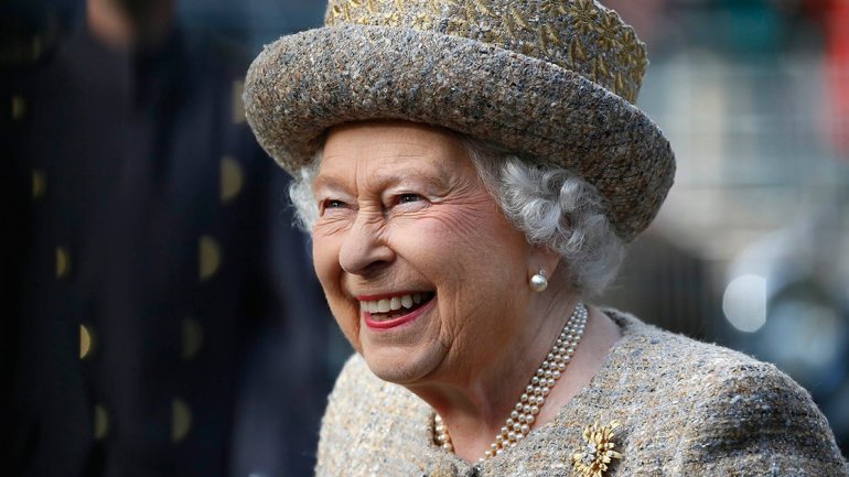 Want to shop like the Queen? Accessible!