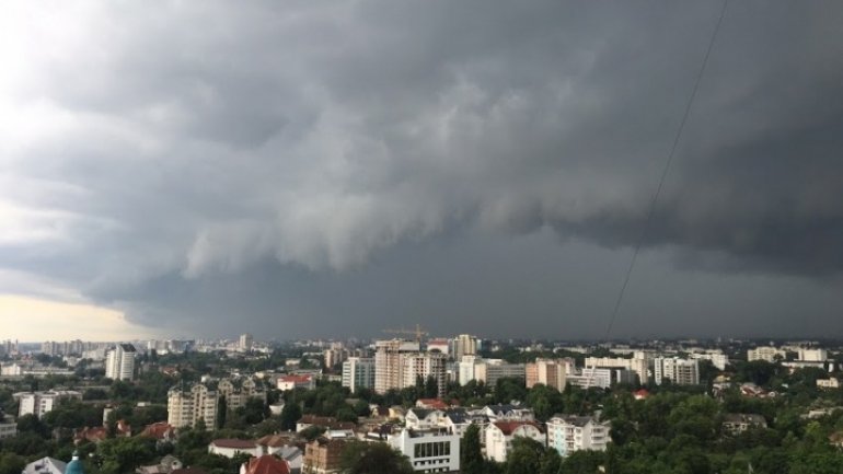 Weather alert! Heavy rain with hail and lightning expected