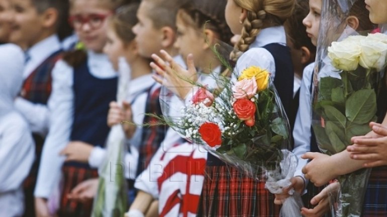 30 refugee children awaiting first bell of new school year 