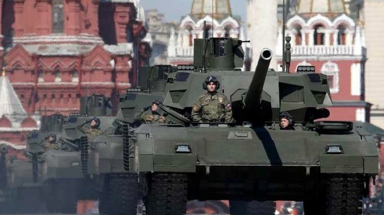 Moscow is sending up to 100,000 troops to NATO's border