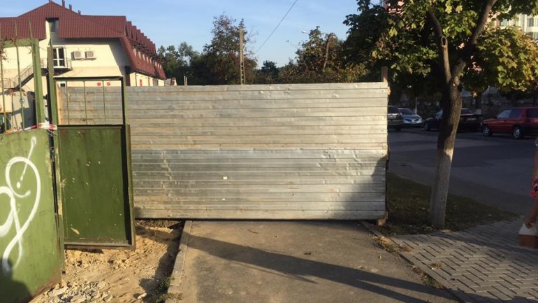 Constructions took over a pavement leaving residents to walk on streets