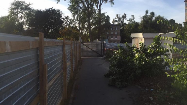 Constructions took over a pavement leaving residents to walk on streets