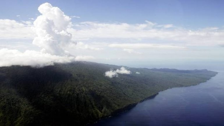 Six thousand people evacuated, as Manaro volcano threatens to erupt