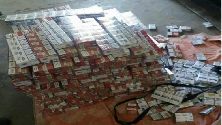 Minibus hiding Moldovan cigarettes, caught on border with Romania