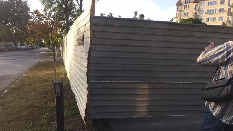 Constructions took over a pavement leaving residents to walk on streets