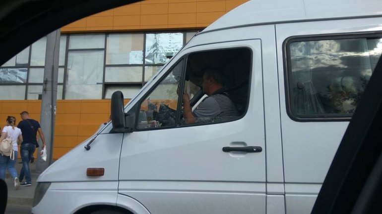 Minibus drivers endangering not only passenger, but also pedestrians