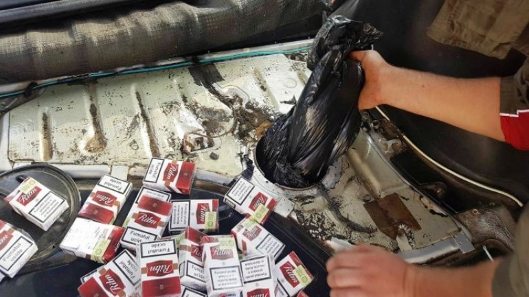 17,000 cigarettes hidden in car reservoir by two Moldovans caught at Iași customs 