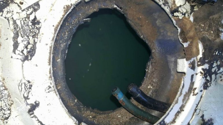 17,000 cigarettes hidden in car reservoir by two Moldovans caught at Iași customs