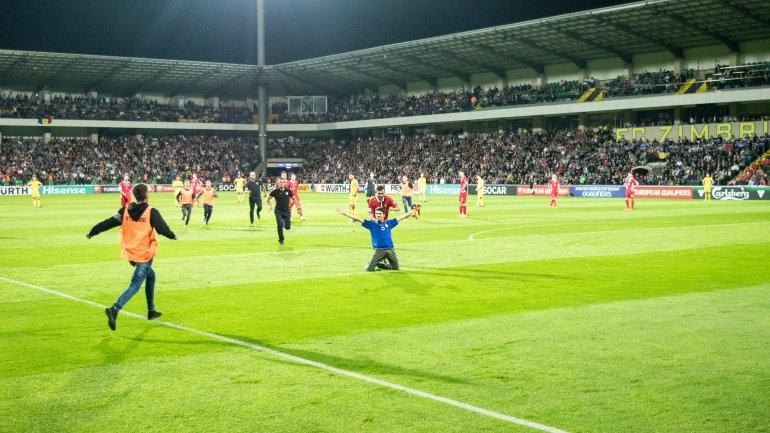 Moldovan showed off his sport spirit right in football game Moldova - Wales 