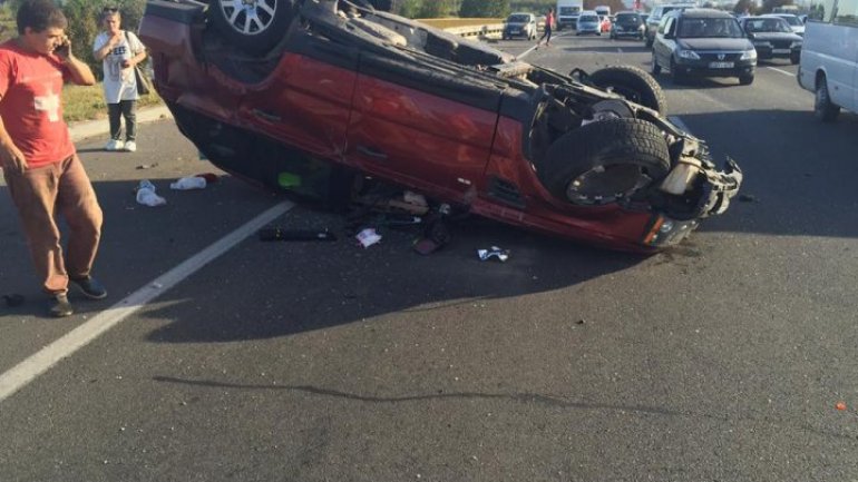 Car OVERTURNED after accident near Stăuceni. Exist victims 