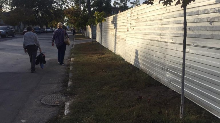 Constructions took over a pavement leaving residents to walk on streets