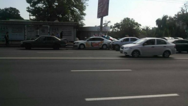 Multi-vehicle accident on Renaşterii boulevard. Drivers did not respect distance 