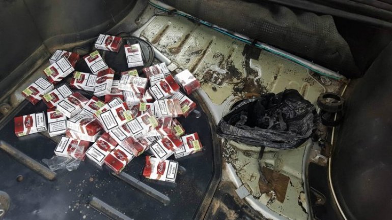 17,000 cigarettes hidden in car reservoir by two Moldovans caught at Iași customs 