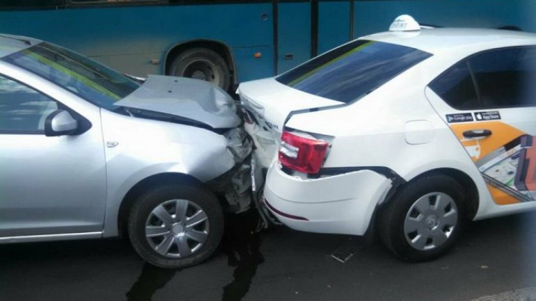 Multi-vehicle accident on Renaşterii boulevard. Drivers did not respect distance 