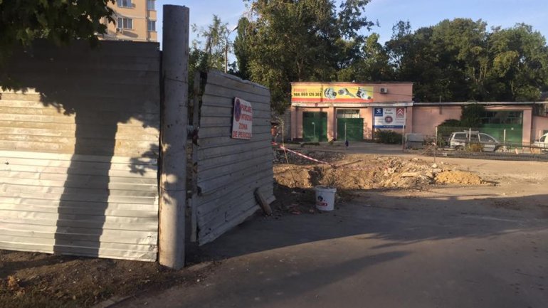 Constructions took over a pavement leaving residents to walk on streets