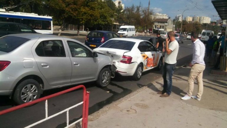 Multi-vehicle accident on Renaşterii boulevard. Drivers did not respect distance 