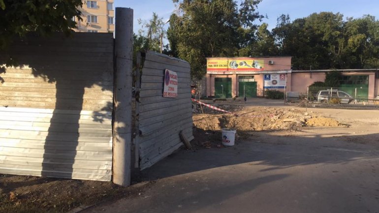 Constructions took over a pavement leaving residents to walk on streets