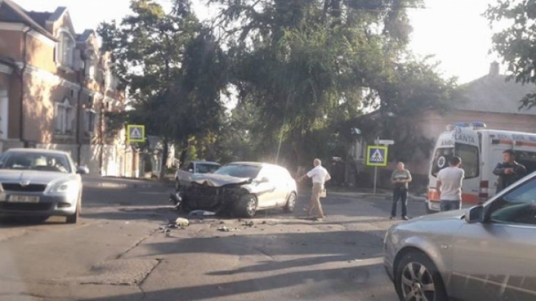 Grave accident! One hospitalized after car crash in Chisinau center 