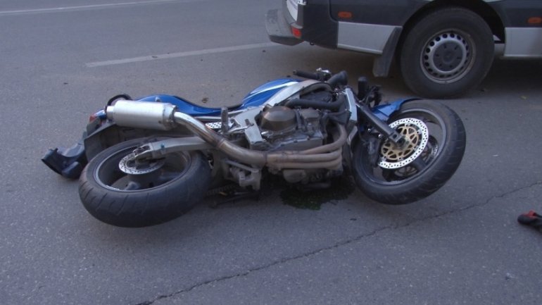 Motorcyclist deceased after running into parked truck at Giurgiulești 