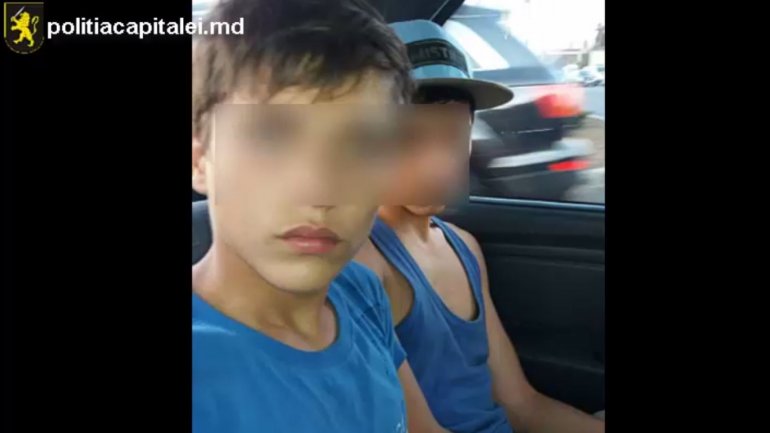 Two teenagers caught after robbing a lady in streets