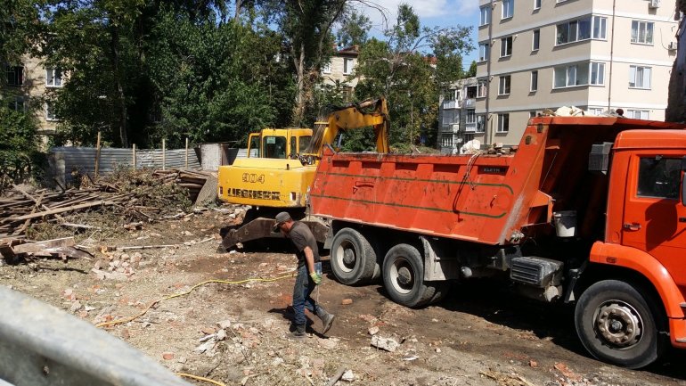 Displeasure among residents, apartments to be built in place of public bath in Chisinau