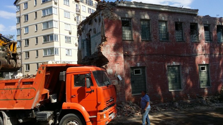 Displeasure among residents, apartments to be built in place of public bath in Chisinau