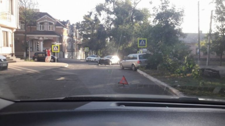 Grave accident! One hospitalized after car crash in Chisinau center 