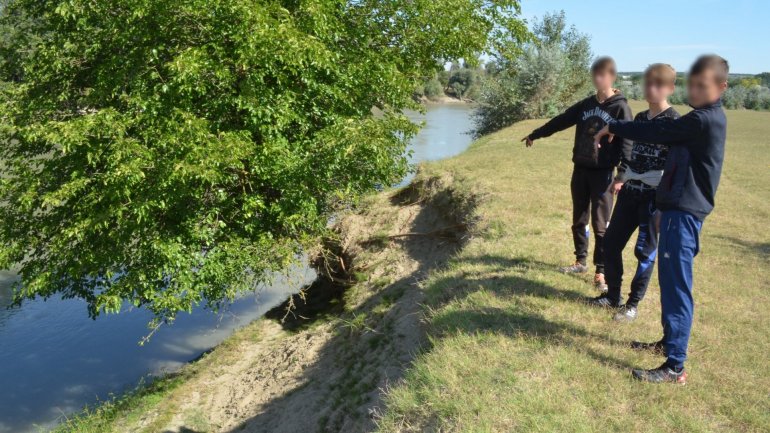 Three minors swam over Prut to get to Romania